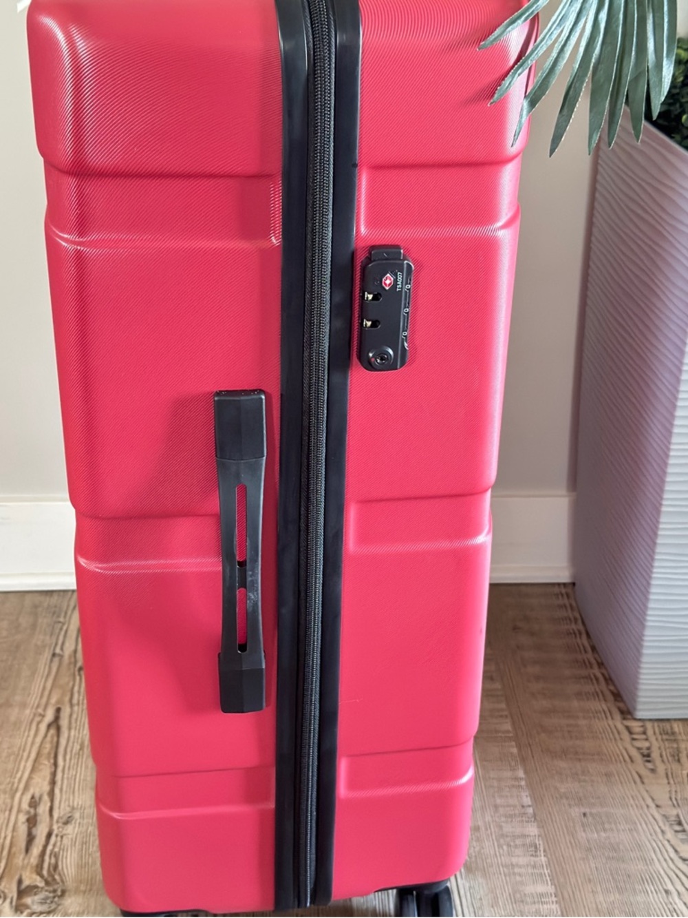 DELSEY PARIS × Benetton Hardside
Spinner Luggage Bright Hardshell🏖️ - Picture 7 of 16